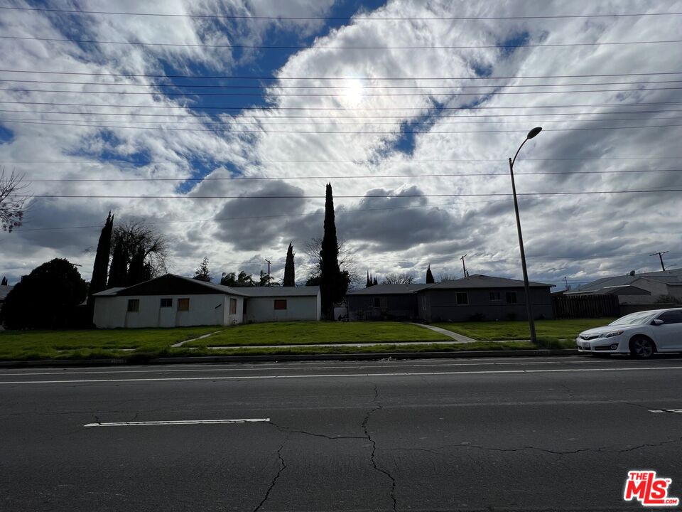 22632 Roscoe Blvd