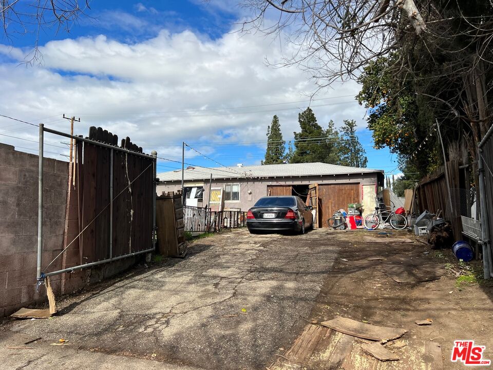 22632 Roscoe Blvd