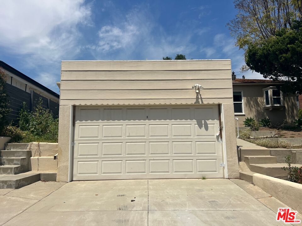 2361 Loy Ln