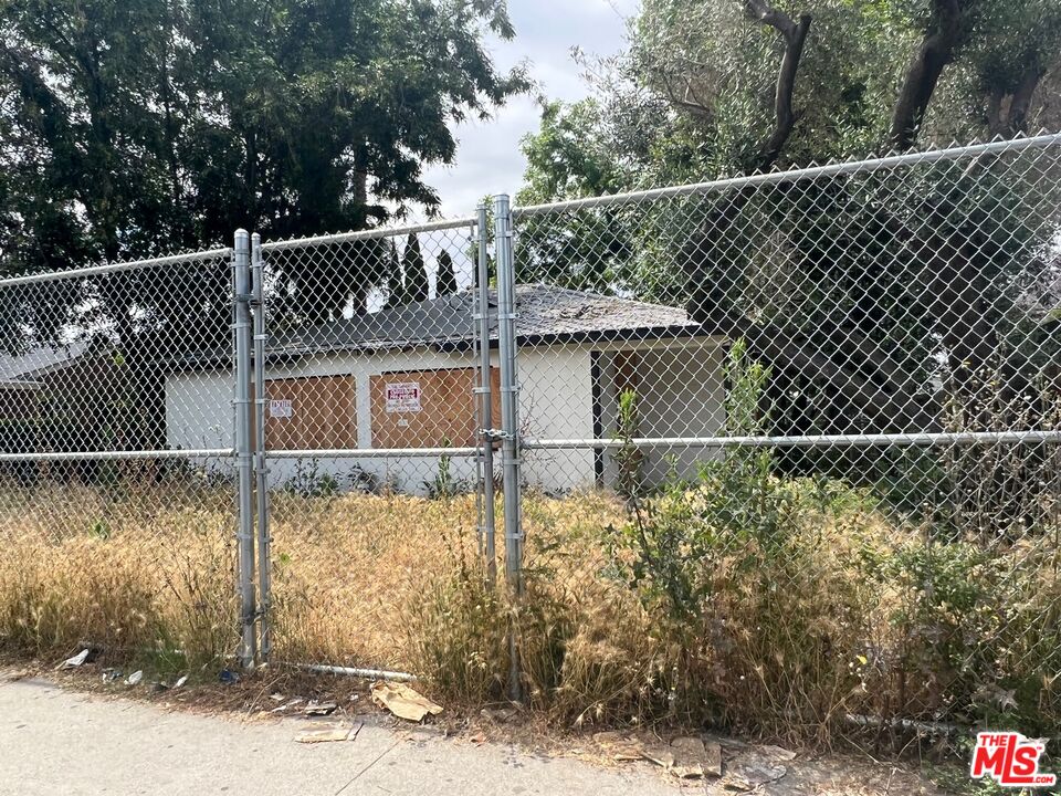 14822 Saticoy St