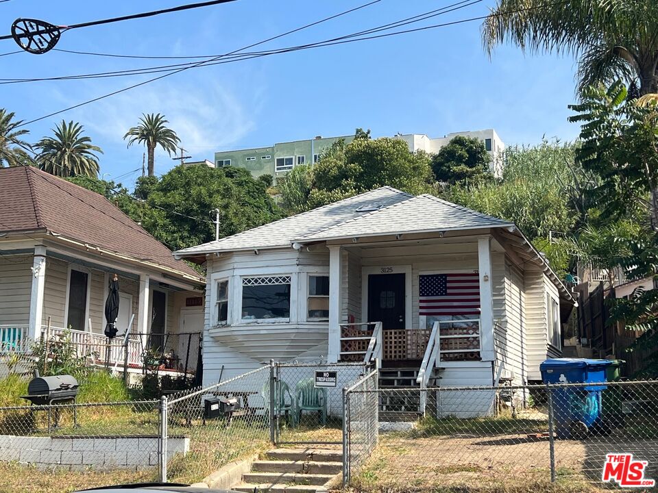 3125 George St