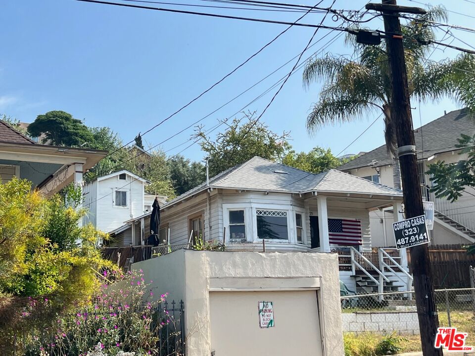 3125 George St