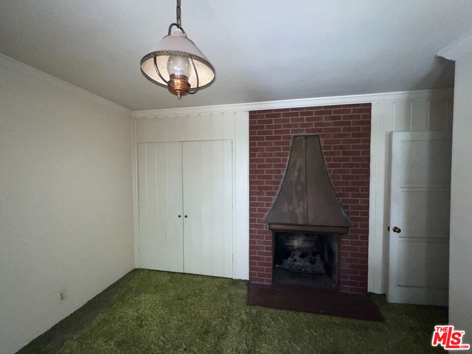 1439 El Miradero Ave