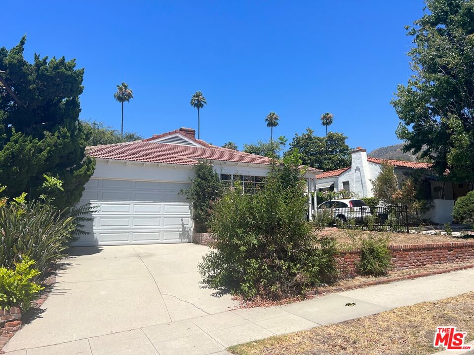1439 El Miradero Ave