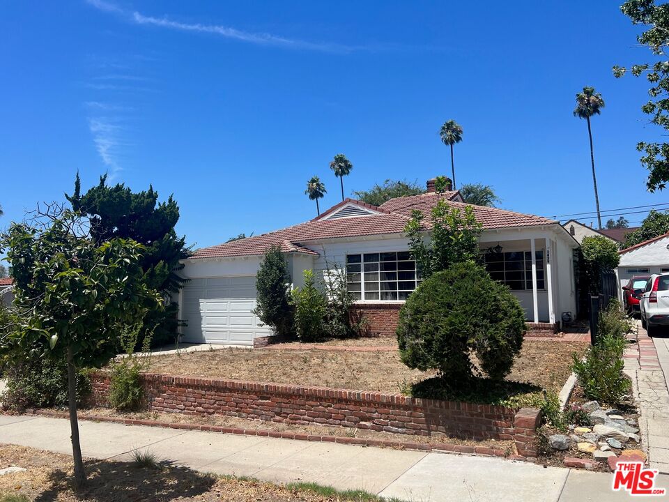 1439 El Miradero Ave