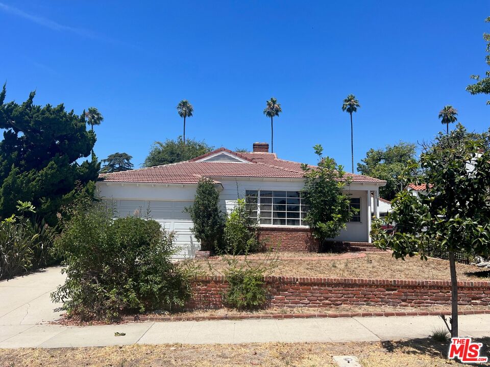1439 El Miradero Ave