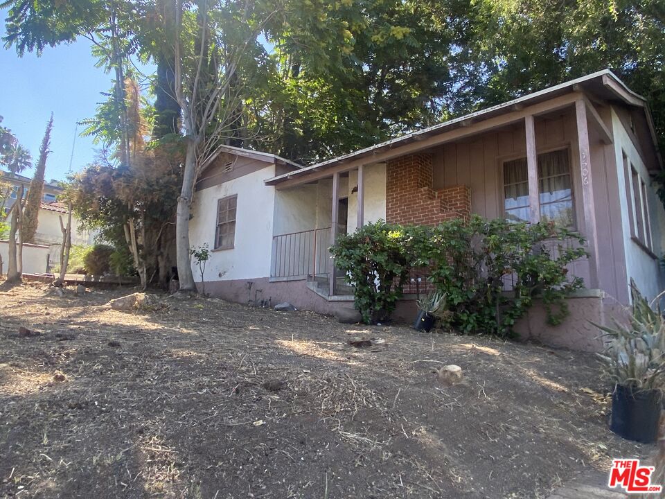 1506 E Windsor Rd