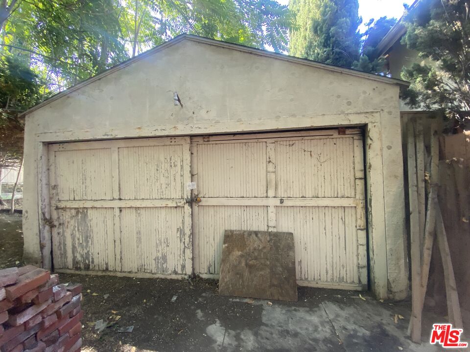 1506 E Windsor Rd