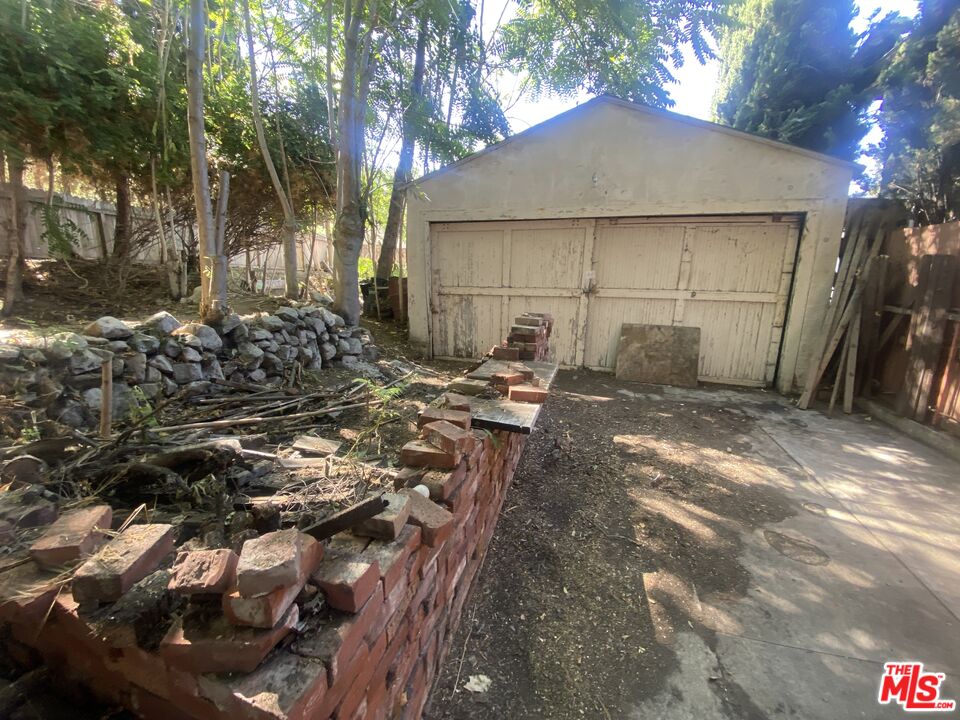 1506 E Windsor Rd
