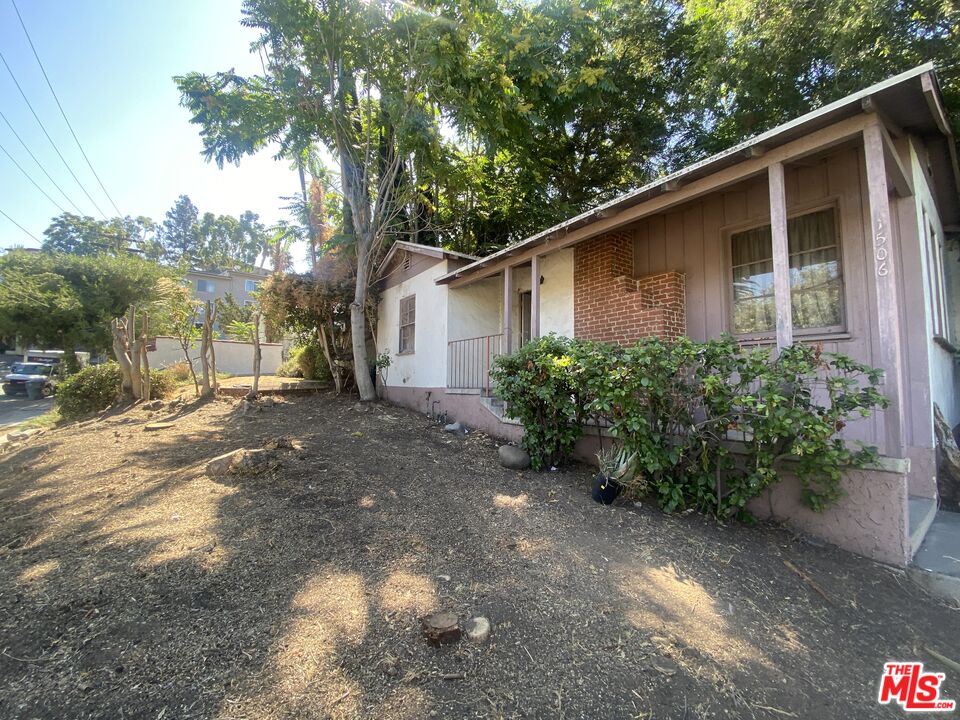 1506 E Windsor Rd