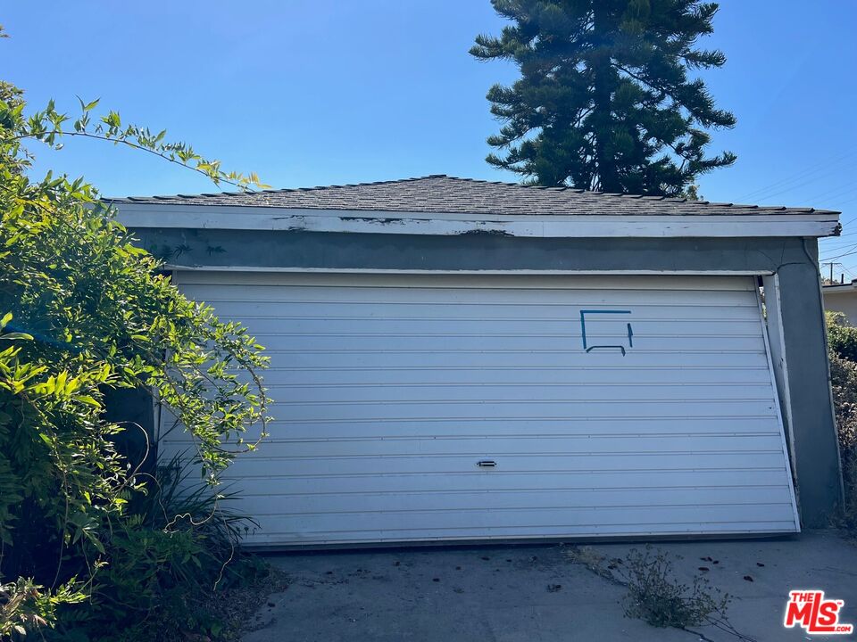 15307 Larch Ave