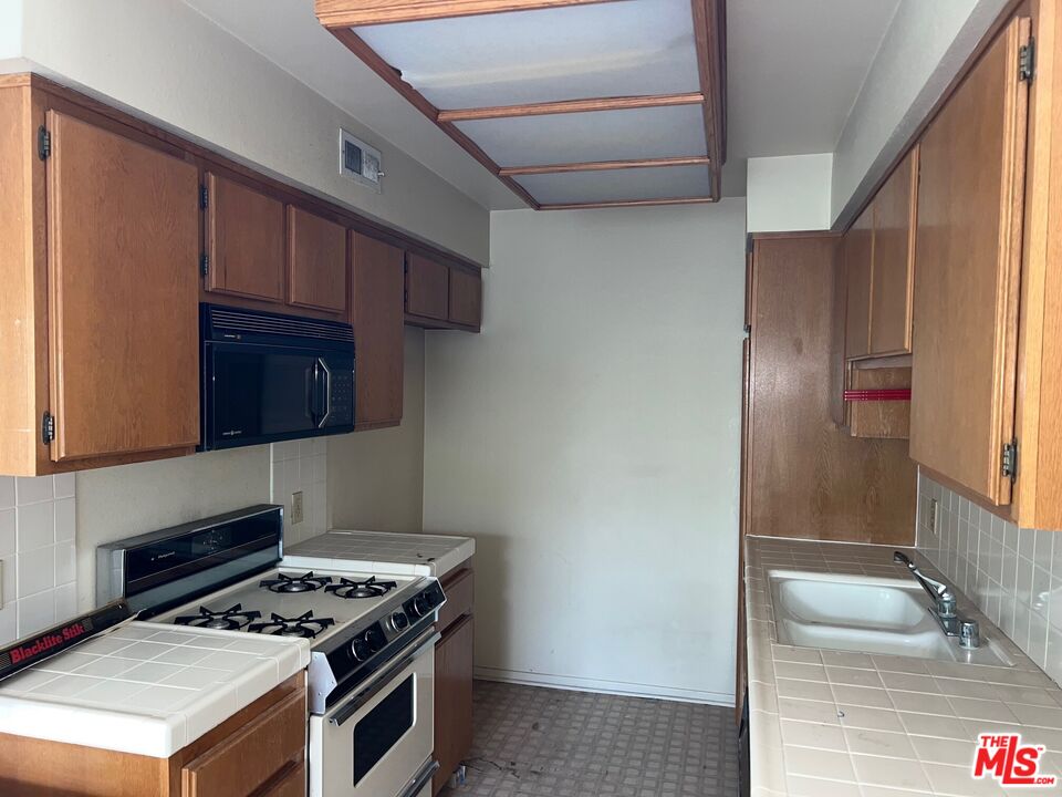 315 S Harvard Blvd Unit: 203