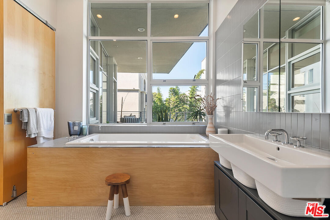 4080 Glencoe Ave Unit: 311