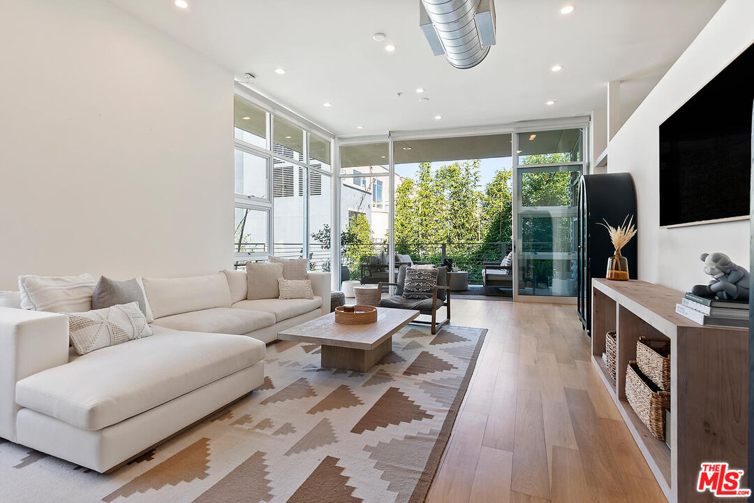 4080 Glencoe Ave Unit: 311