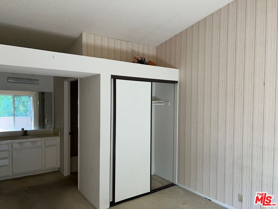 7130 Woodlake Ave Unit: 1E