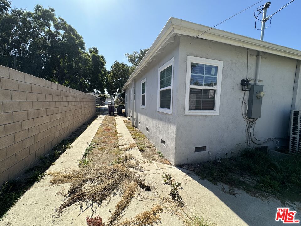 5243 E Village Rd