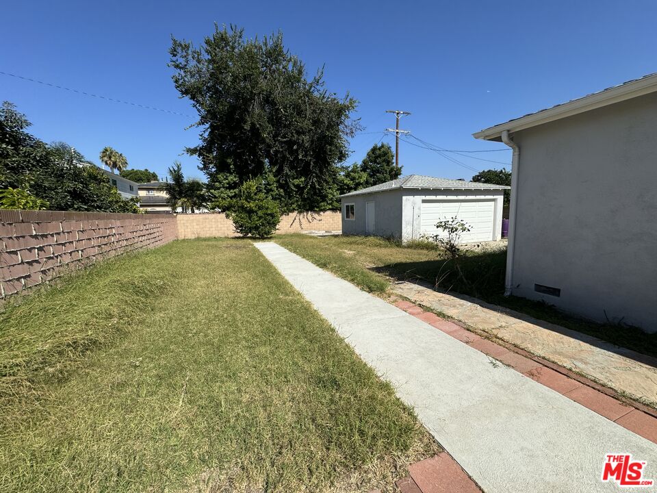 5243 E Village Rd