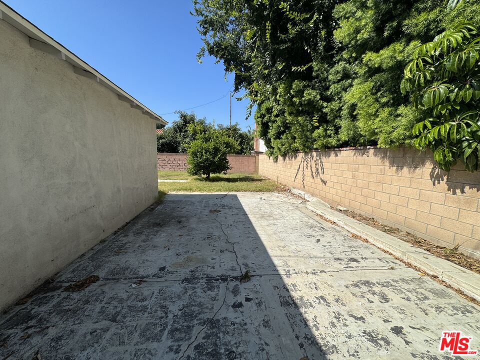 5243 E Village Rd