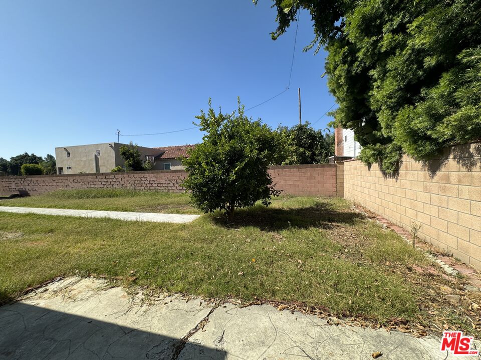 5243 E Village Rd