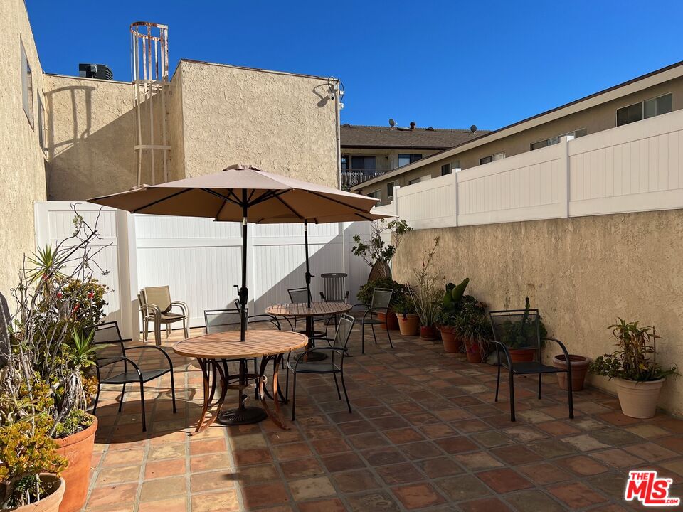 1100 E 4th St Unit: E