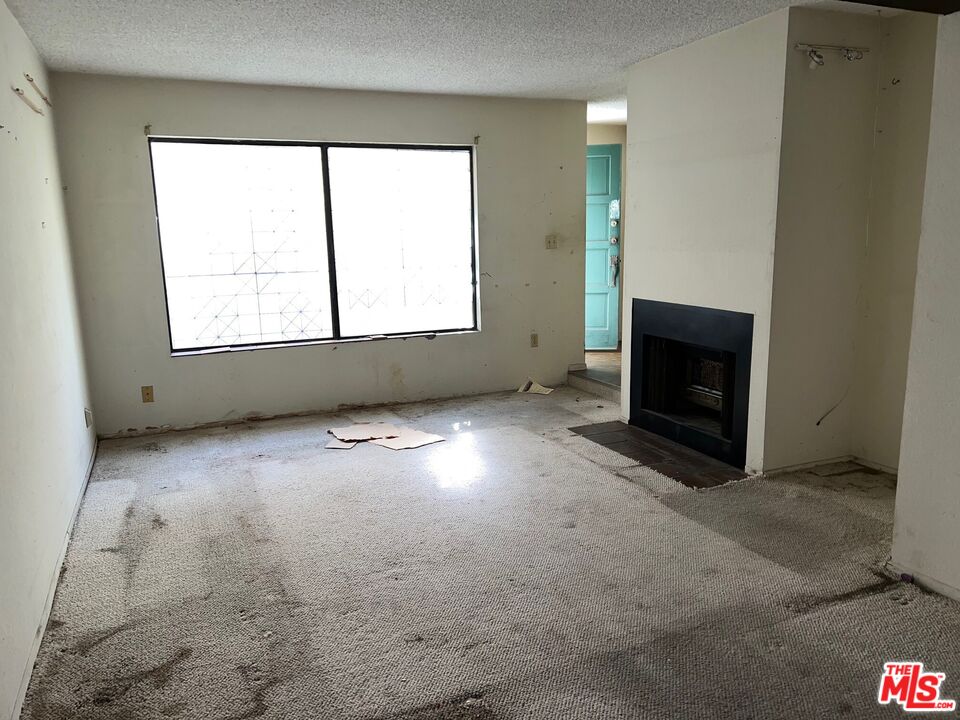1100 E 4th St Unit: E