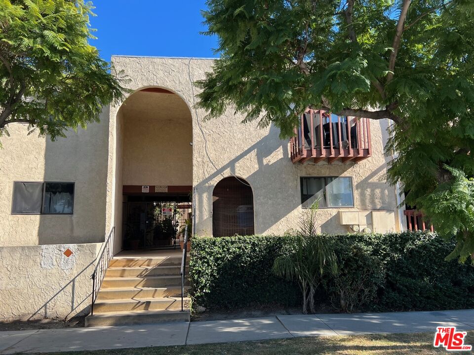 1100 E 4th St Unit: E