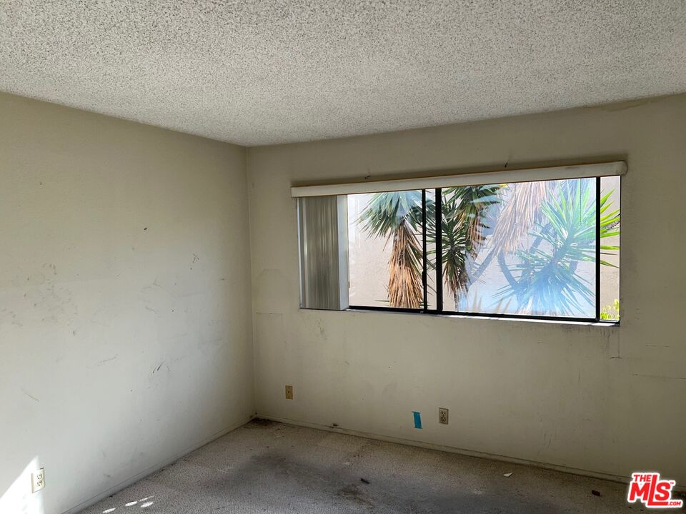 1100 E 4th St Unit: E