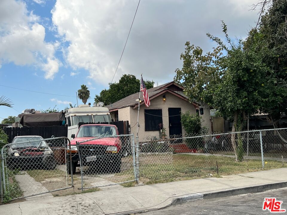 609 N Acacia Ave