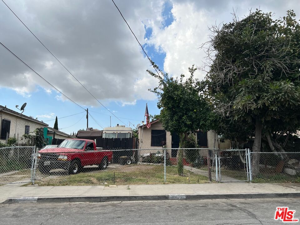 609 N Acacia Ave