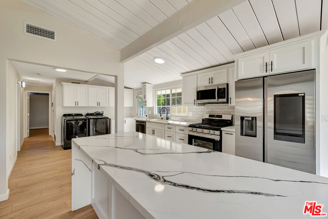 2240 Gregory Ln