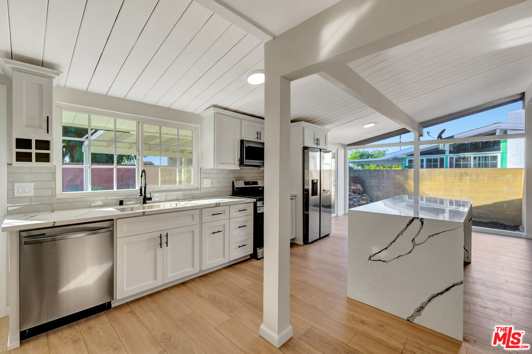 2240 Gregory Ln