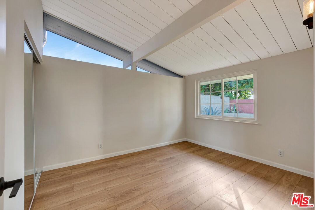 2240 Gregory Ln