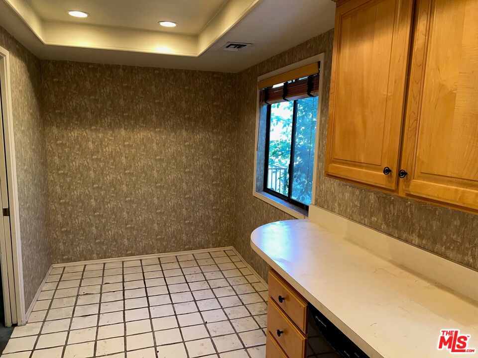 4919 Laurel Canyon Blvd Unit: 18