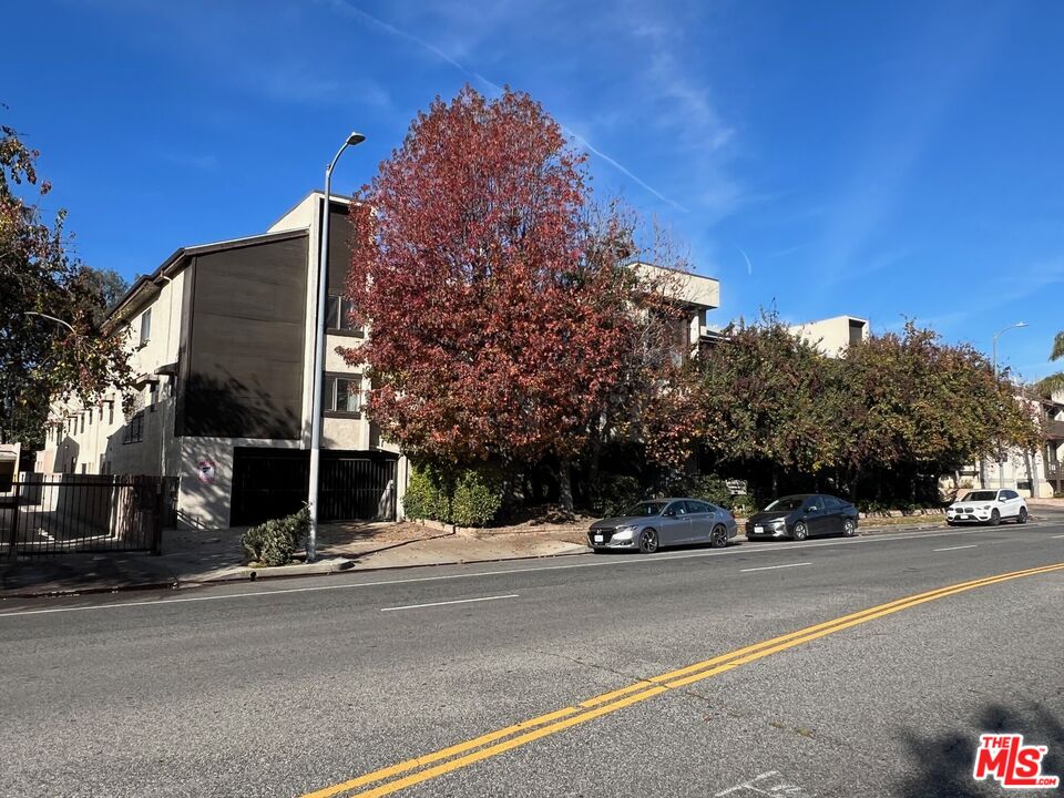 4919 Laurel Canyon Blvd Unit: 18