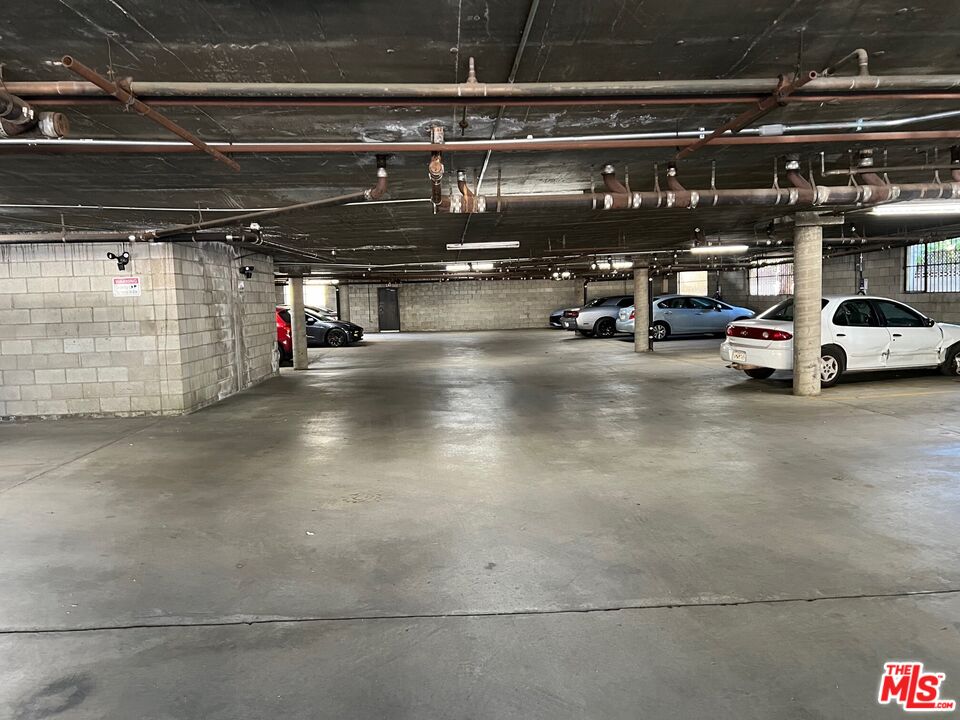 4919 Laurel Canyon Blvd Unit: 18