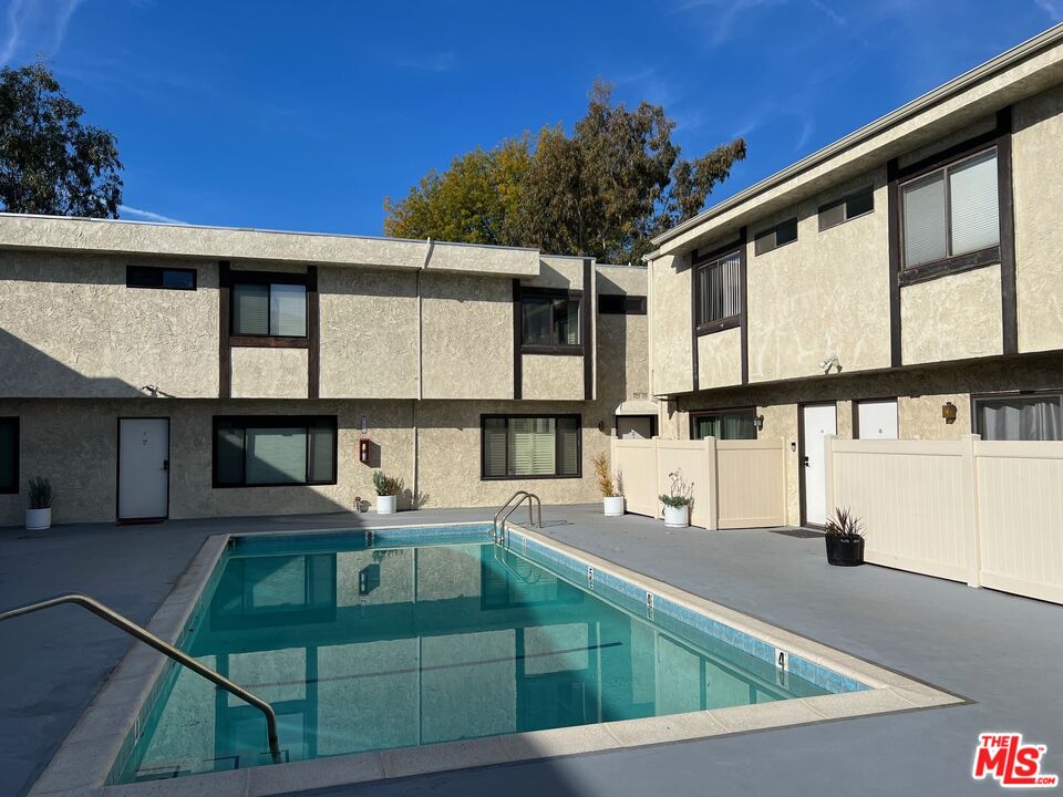4919 Laurel Canyon Blvd Unit: 18