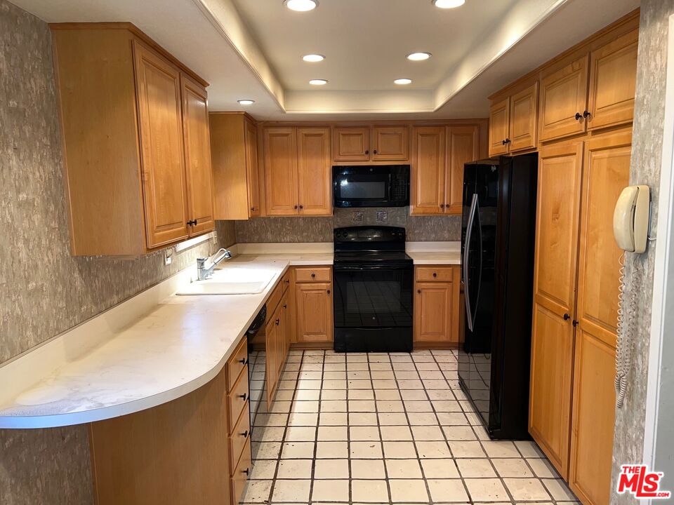 4919 Laurel Canyon Blvd Unit: 18