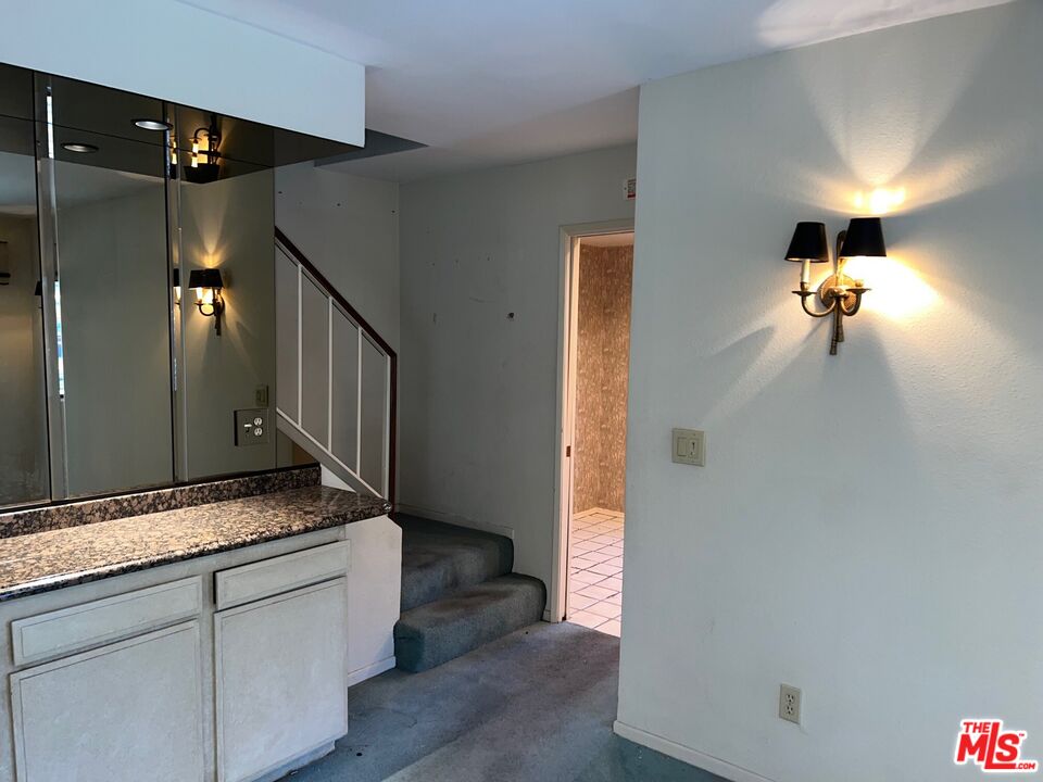 4919 Laurel Canyon Blvd Unit: 18