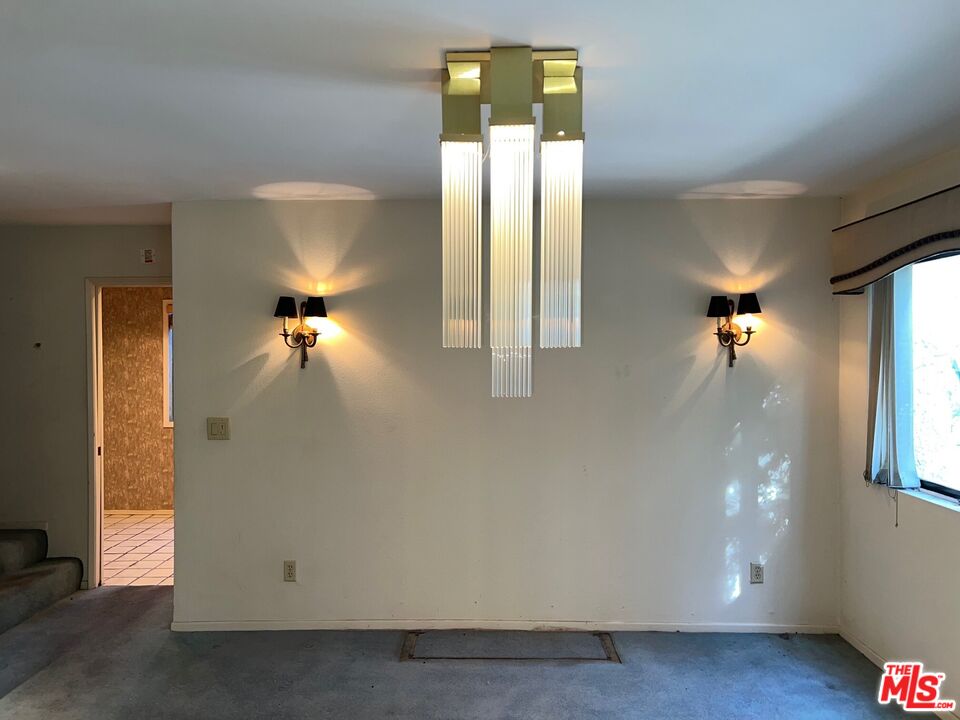 4919 Laurel Canyon Blvd Unit: 18