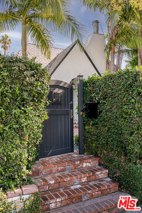 750 N Sierra Bonita Ave