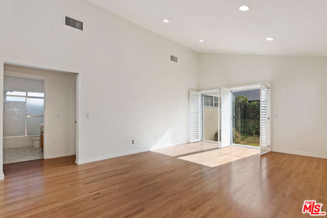 13958 Peach Grove St