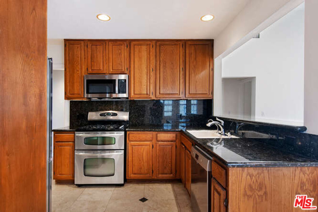 13958 Peach Grove St