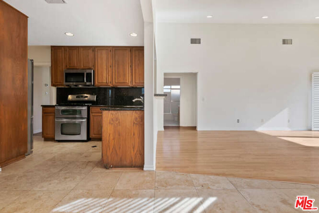 13958 Peach Grove St