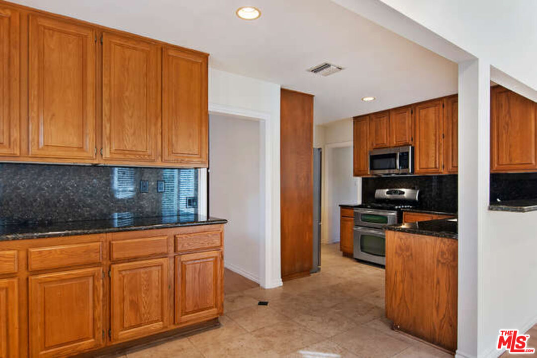 13958 Peach Grove St