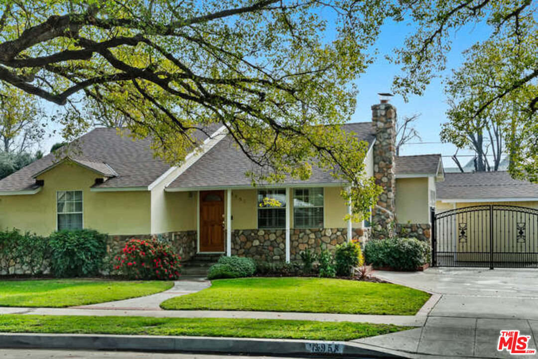 13958 Peach Grove St