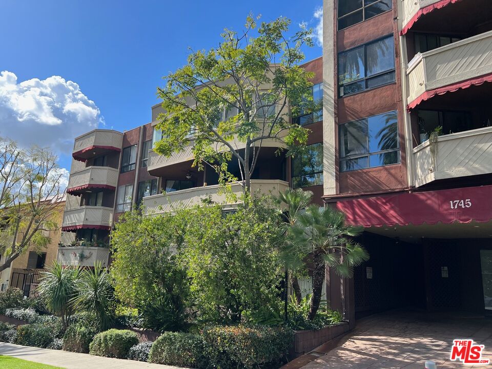1745 Camino Palmero St Unit: 107