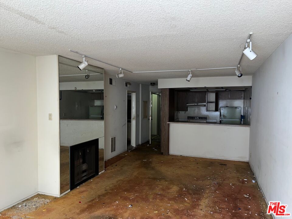 1745 Camino Palmero St Unit: 107