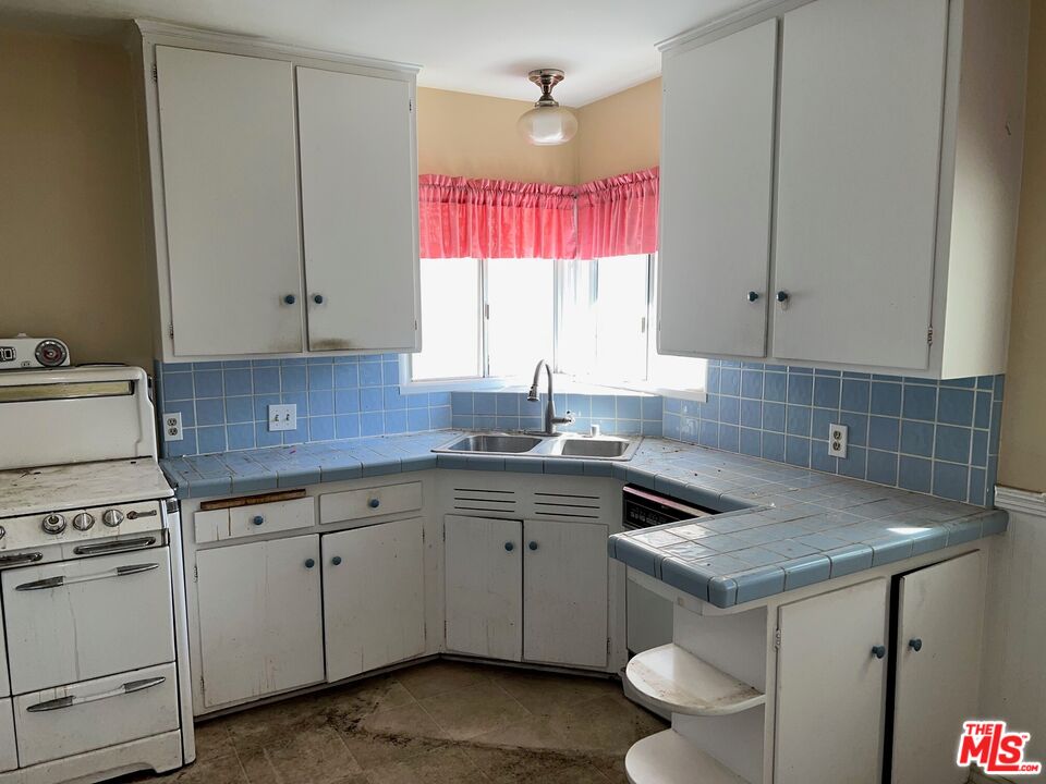 6942 Day St
