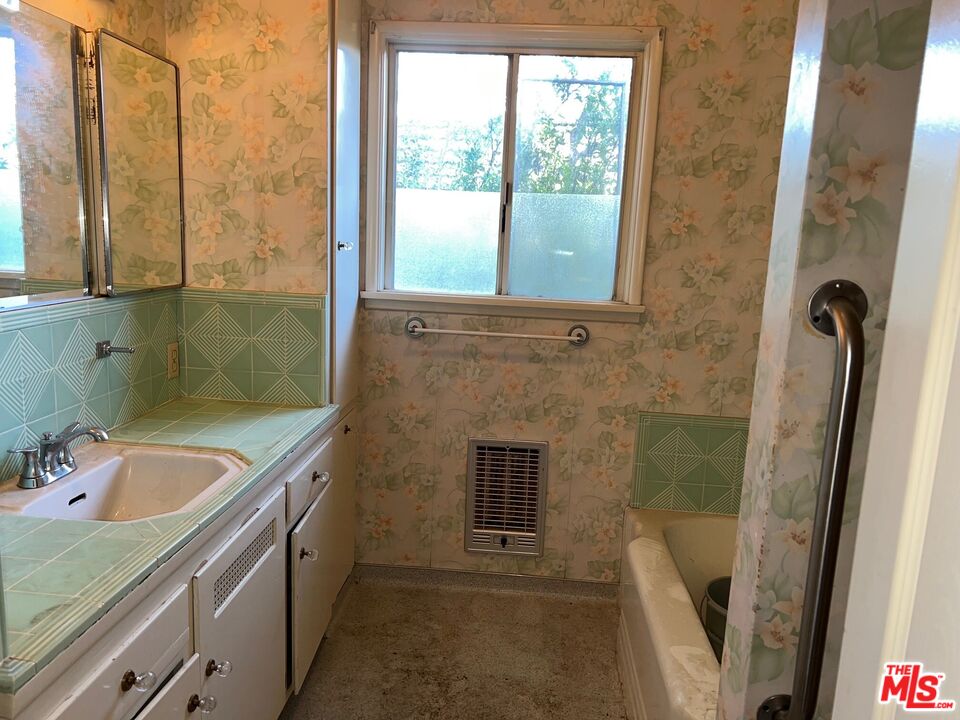 6942 Day St