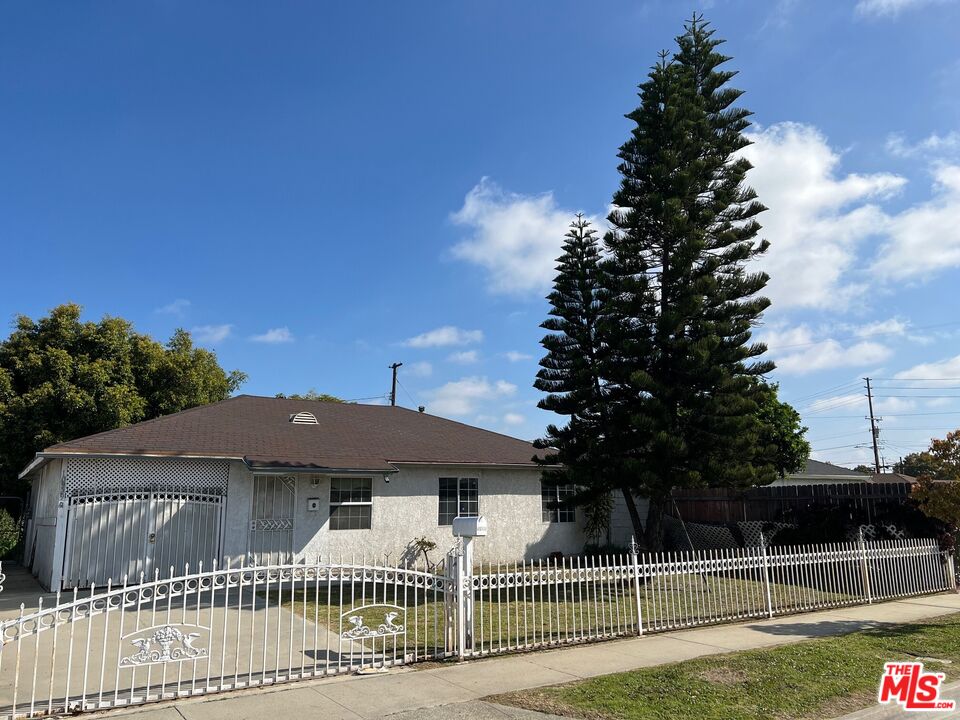 10929 Cresson St